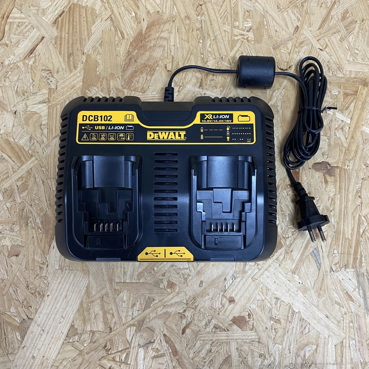 Original DEWALT DCB102 20V lithium-ion battery dual charger fast charger with 2 