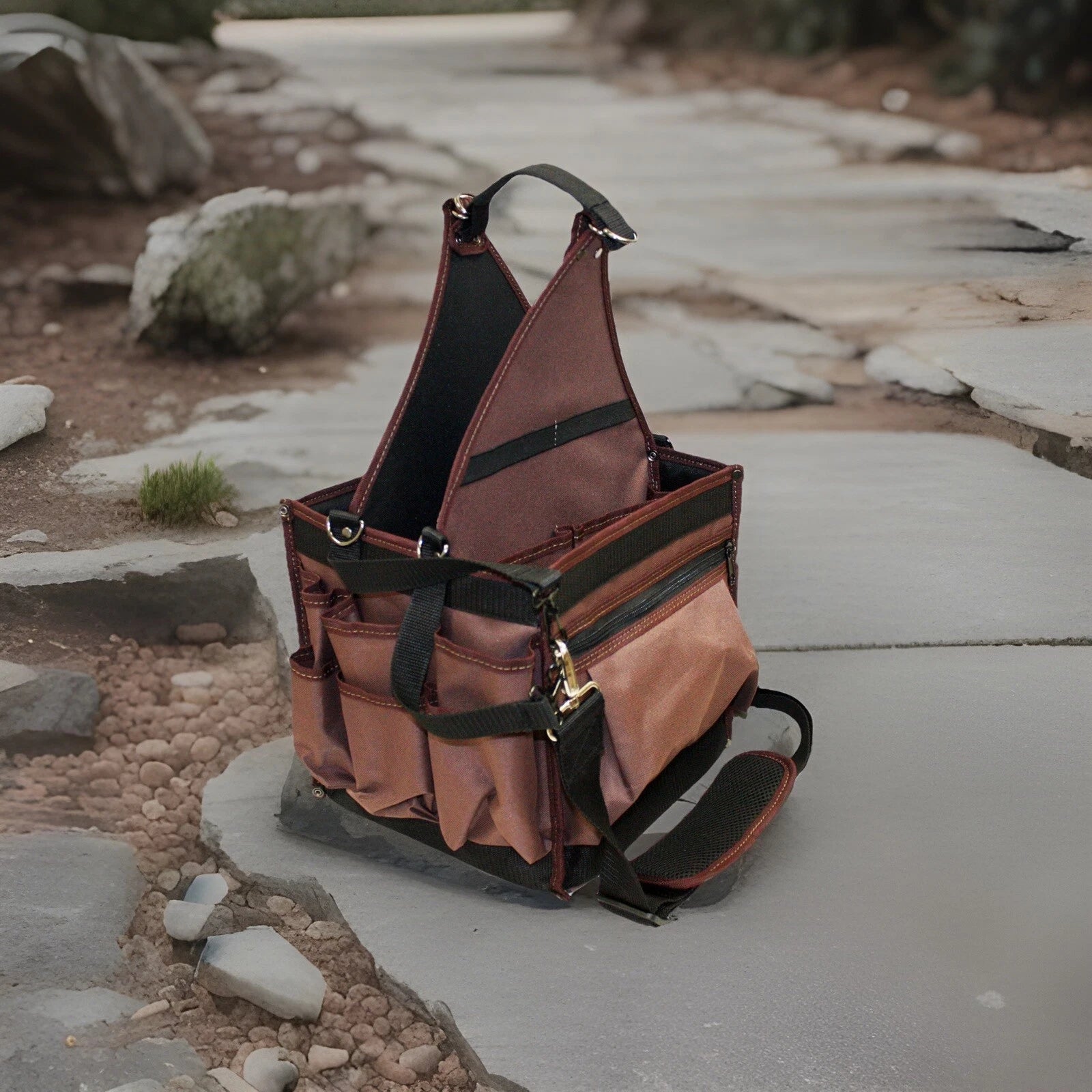 Stay Upright 27 Pocket & Compartment Electrical Handyman Maintenance