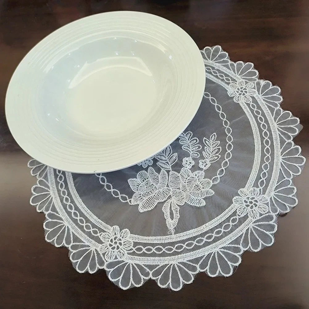 Lace Embroidered Placemats 28cm Round Polyester For Table Decoration