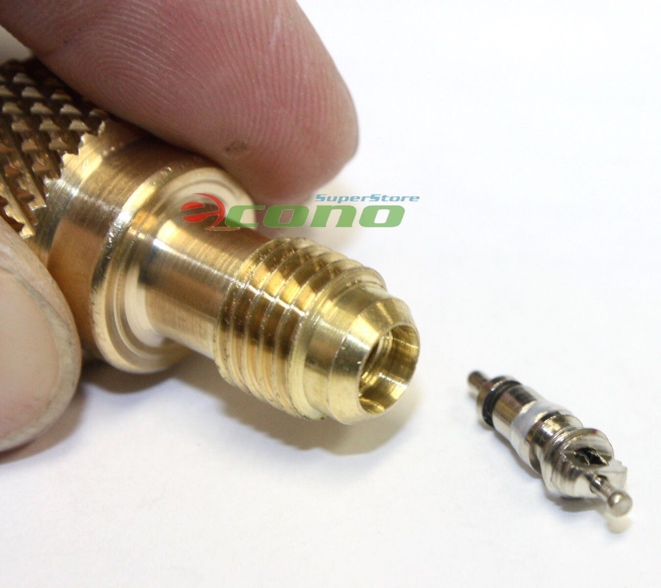 ACME AC R134a Brass Adapter Fitting 1/2" MALE Flare w/ valve core to 1/4" FEMALE