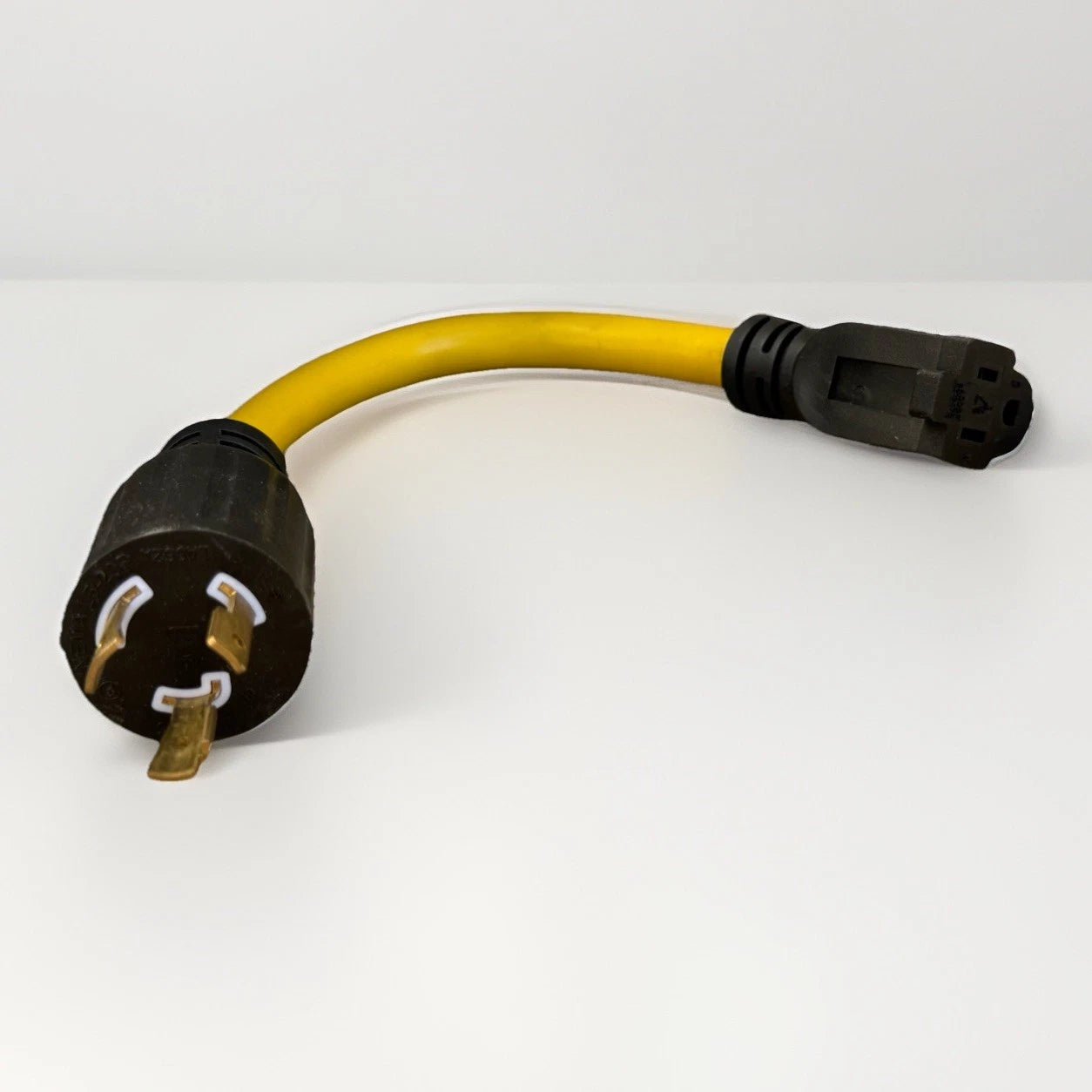 Twist Lock 12” Pigtail L5-20p Male To 5-15r Female 120V 15a